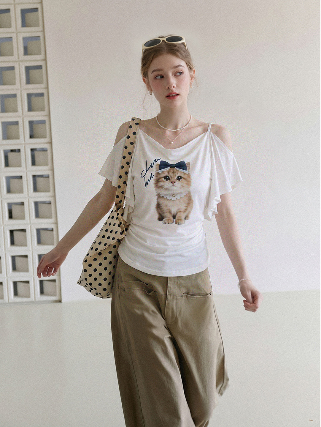 T-shirt Kitten Chic à épaules dénudées
